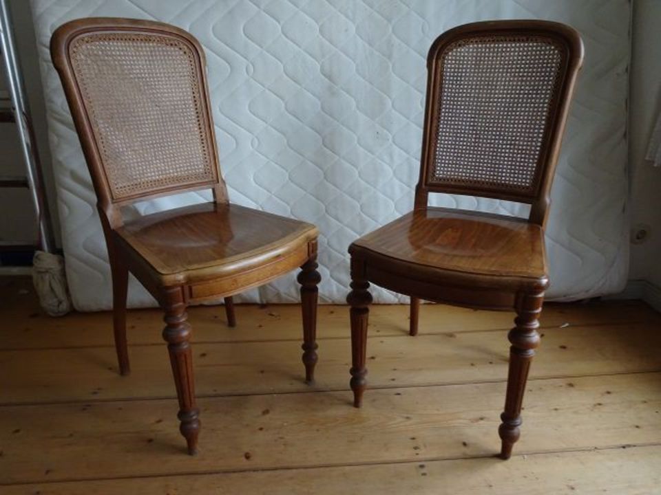 2 antike Stühle-- Sitzmöbel -antik in Bremen