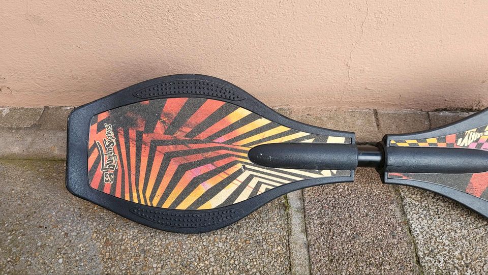 Streetsurfing Waveboard Skateboard  rot-gelb schwarz in Babenhausen