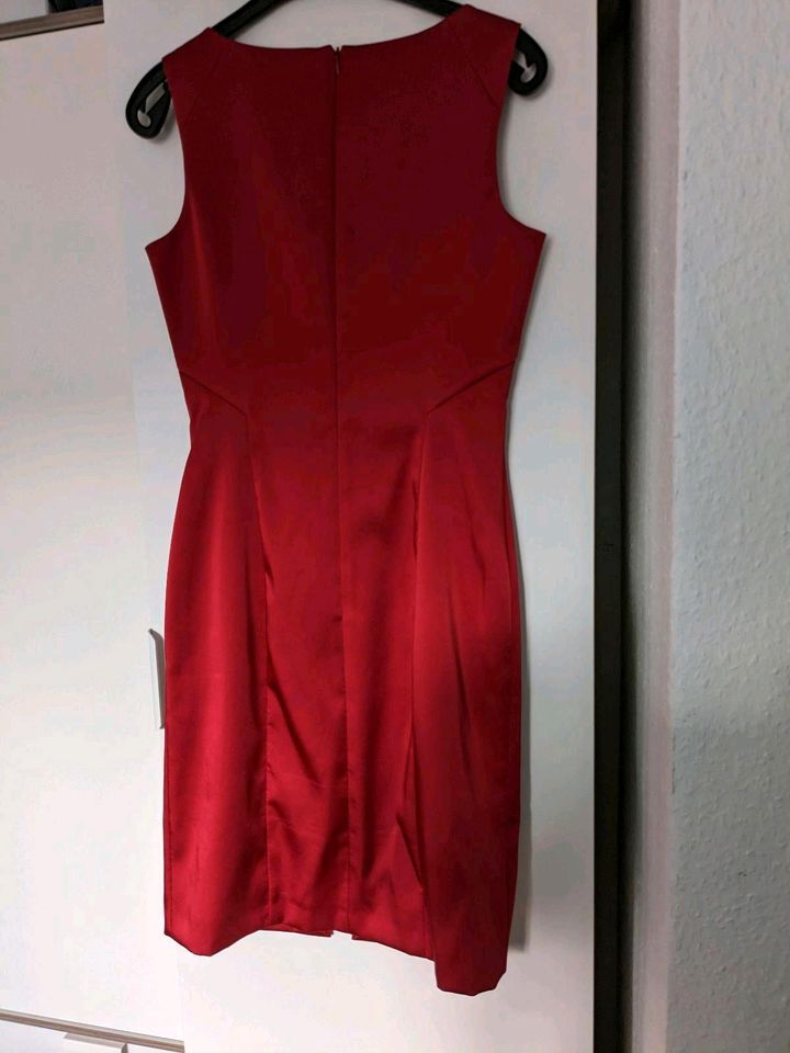 Rotes, ärmelloses Abendkleid/Cocktailkleid von s. Oliver in Mering