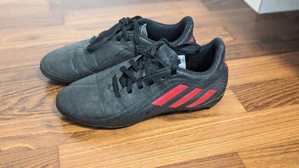 Adidas Stollenschuhe Fußball 35 in Steinheim an der Murr