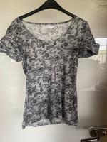 Tshirt mit Blumen Niedersachsen - Hameln Vorschau