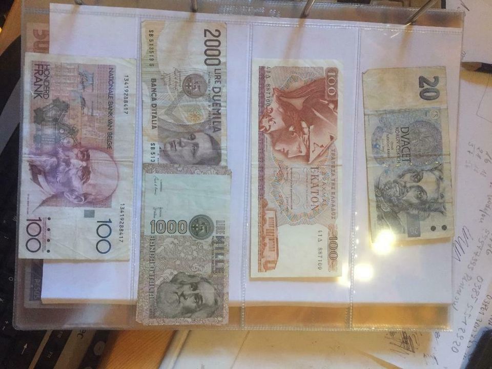 Geldscheine verschieden Währungen in Schwerin