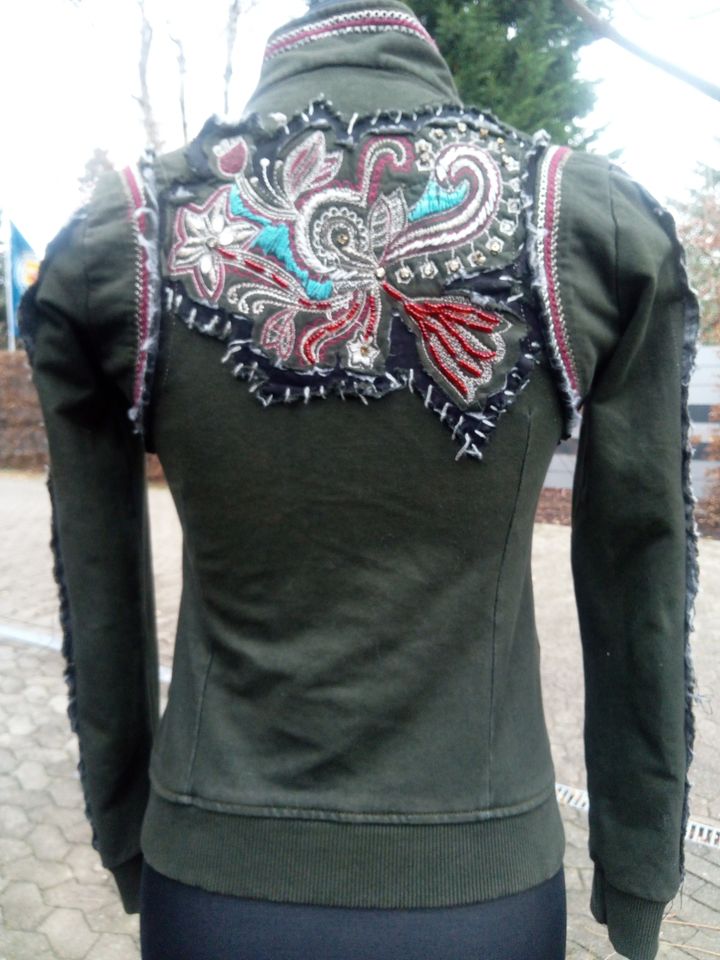 Exklusive SIGNET Jacke m.viel Strass, Perlen,Stickerei Gr. XS (S) in Isenbüttel