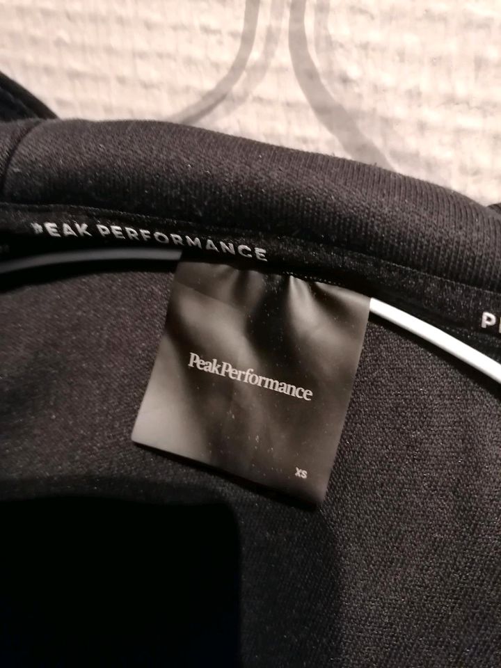 Peak Performance Sweatjacke, Größe XS in Langenfeld