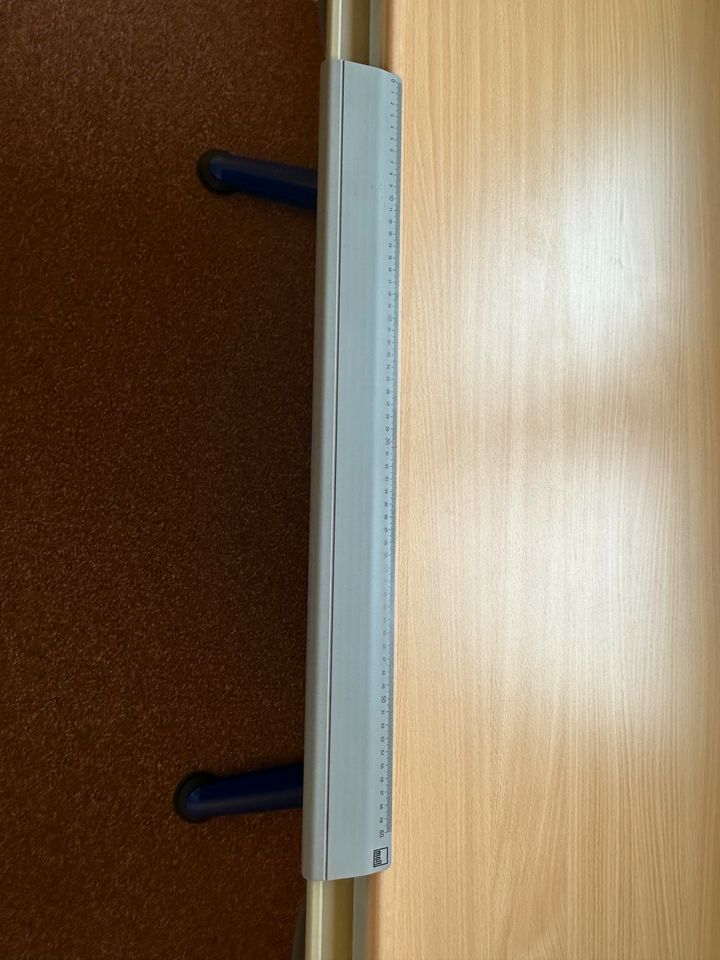 Schreibtisch, Moll Runner, blaues Gestell, verstellbar in Eschweiler