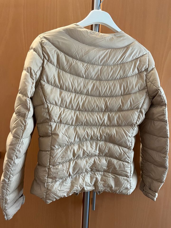 benetton Daunenjacke Steppjacke beige Gr 36 in Hamburg