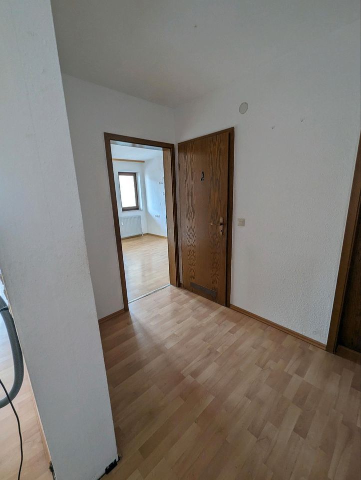 Provisionsfreie schöne 3-Zimmer-Hochparterre-Wohnung mit EBK in Gäufelden