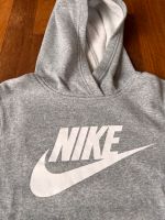 Nike Hoodie Kapuzenpullover grau weiß Größe 134/140 Thüringen - Jena Vorschau