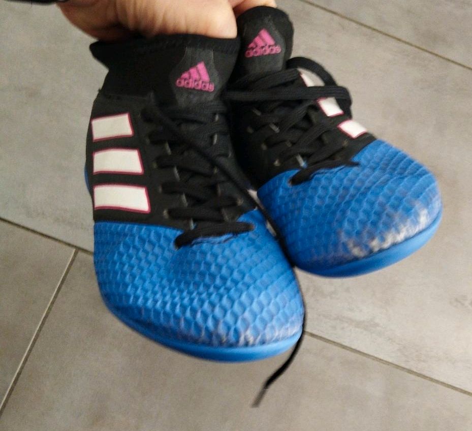 Adidas Hallen Fussballschuhe in Melsungen