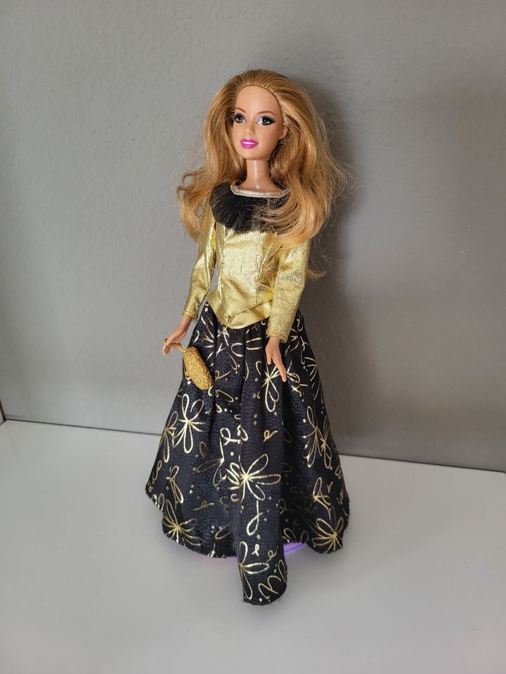 Mattel Barbie Puppen in gold glitzer Outfit TOP in Tiefenbach Kr Passau