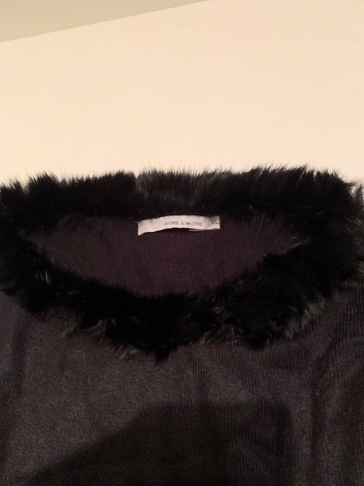 Pullover schwarz mit Pelz/Fell von More&More Gr.L in Hamburg