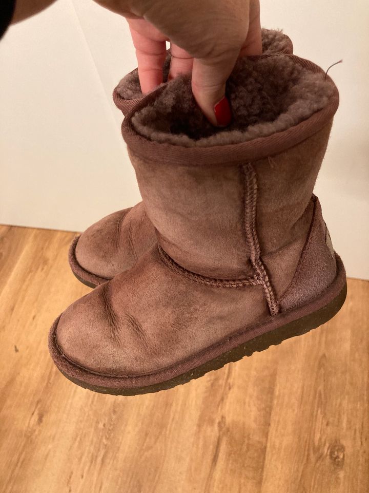 UGG Stiefel Winterstiefel 31 32 Stiefeletten Fell UGGs in Berlin