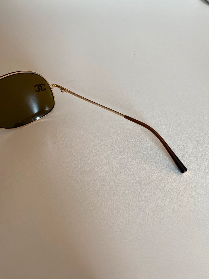 Chanel Sonnenbrille im Pilotdesign in Stuttgart