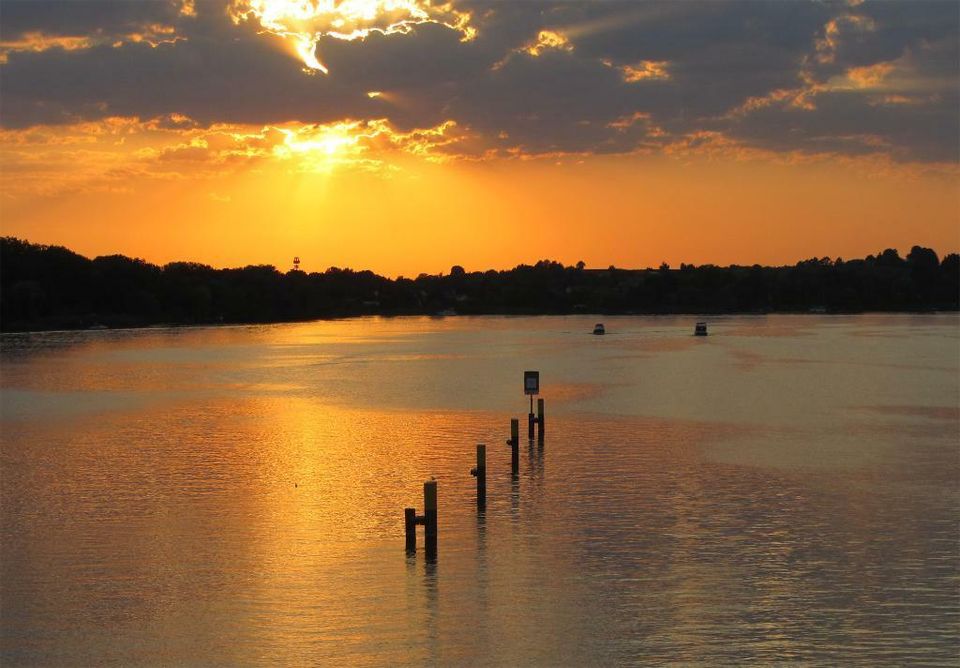 4 Tage Urlaub auf dem Hausboot / Floß – führerscheinfrei in Potsdam