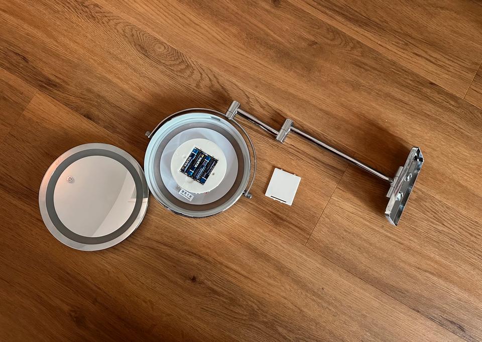 Doppelwand-Kosmetikspiegel mit Beleuchtung Batteriebetrieben in Eppstein