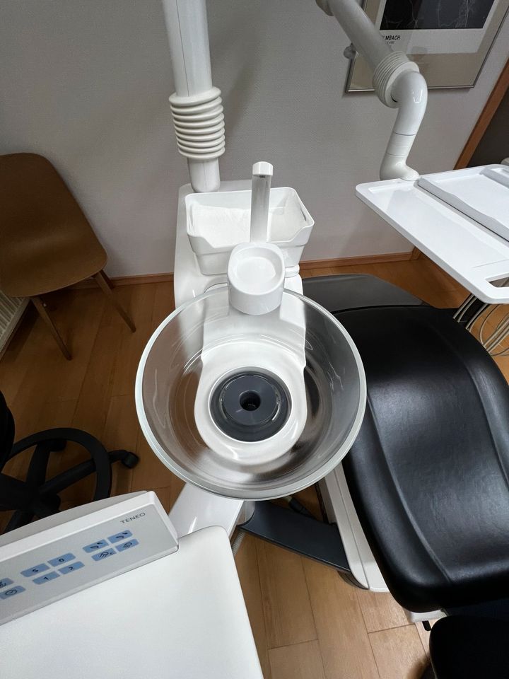 Dentsply Sirona Teneo Behandlungseinheit TOP ZUSTAND in Langenhagen