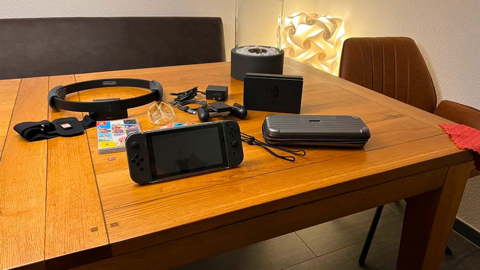 Nintendo Switch Grau V2 mit Spielen und OVP in Mülheim (Ruhr)