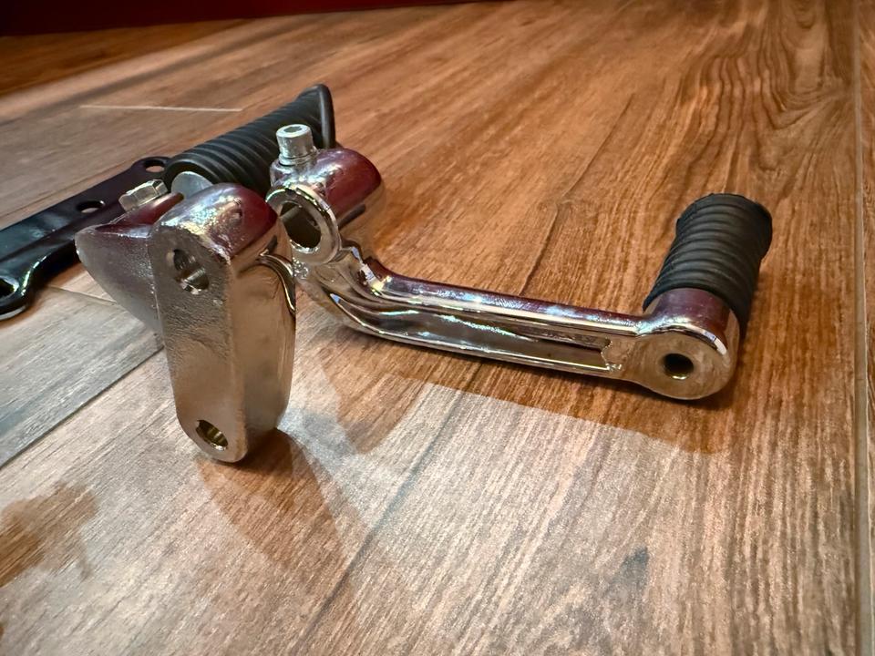 Harley Sportster Hugger XL Fußrastenanlage original unbenutzt in Bonn