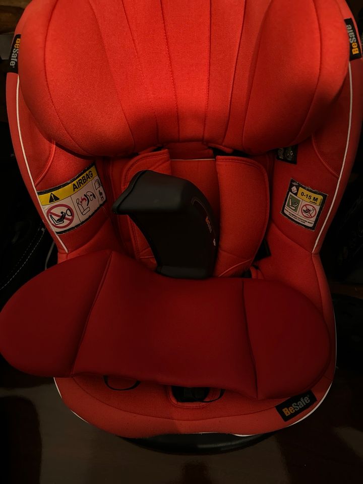 BeSafe Izi Modular (X1) Kindersitz, in schwarz, rot und blau in Lengede