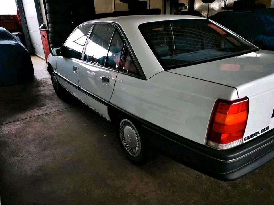 Oldtimer Opel Omega  mit 115 PS aus 1. Hand 27 000 Km H Zulassung in Hochdorf (Riß)