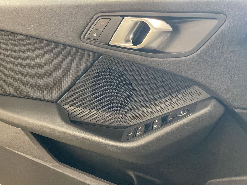 BMW 118i Hatch Advantage LED Tempomat Klimaaut. Shz in Kirkel