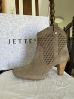 JETTE JOOP Velourleder Stiefelette  NEU, Gr.40/41 (7,5) in taupe Niedersachsen - Wulfsen Vorschau