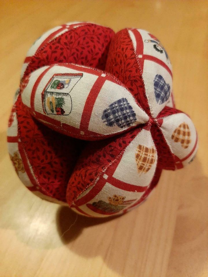 Baby Stoffball Schaumstoffball Glöckchen in Loxstedt