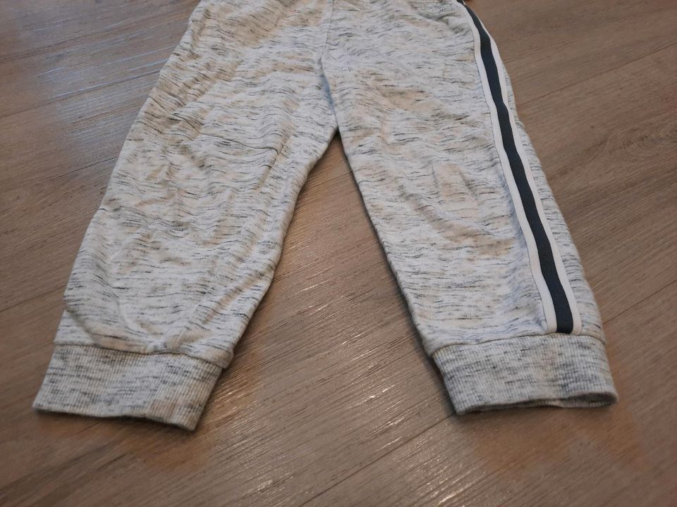 Jogginghose & Langarmshirt Set Gr 92 in Zwenkau