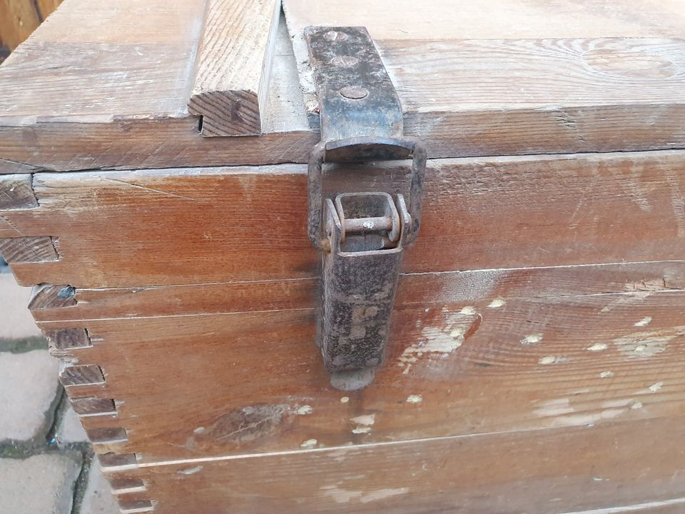 Alte antike Munitionskiste aus Holz_WK II_TOP erhalten in Thale