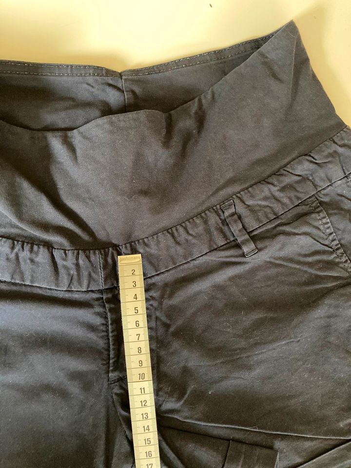 H&M Mama Baumwoll Short in dunkelblau – Größe 40 in Stadtbergen