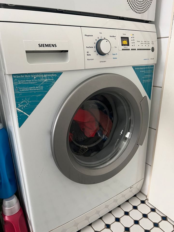 Siemens Waschmaschine, 1200 U/min. WM12E3F3 (gebraucht) in Berlin