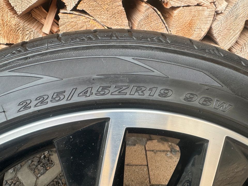 225/45 R19, Seat Aceta KH7, 575601025F Komplett Original in Marienberg