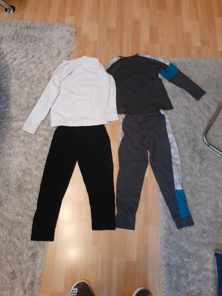 2 x Schlafanzug Pyjama C&A 152 Astronaut + grau TOP in Velbert