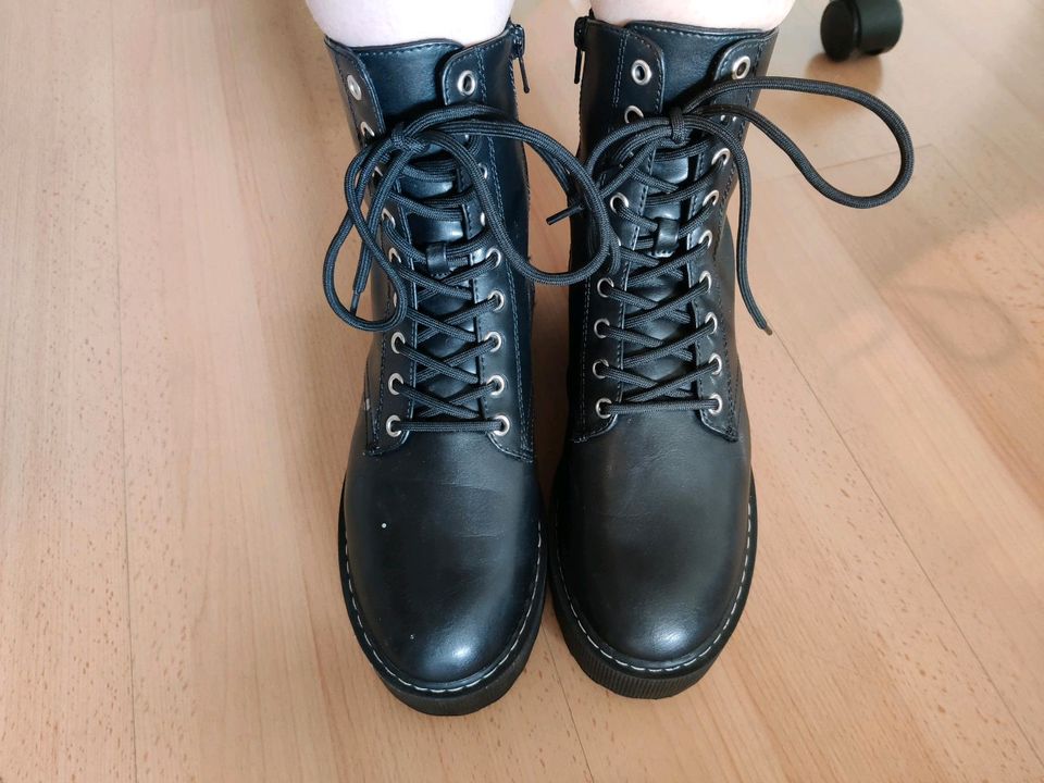 H&M Boots Stiefel Plateau mit Reißverschluss Gr. 40 in Greiz