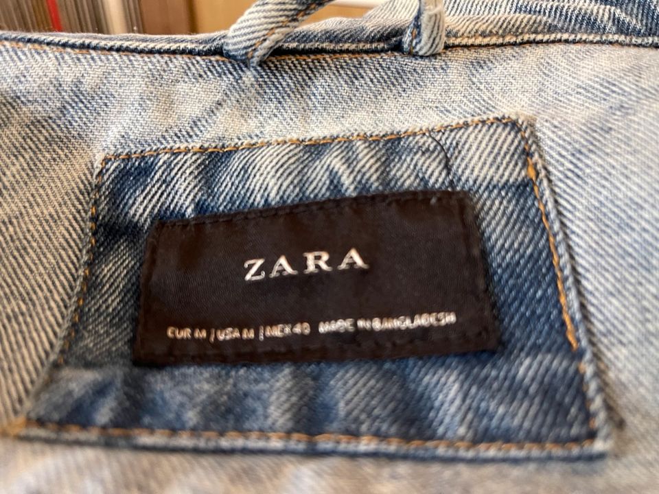 Jeansjacke ZARA Größe M in Burgdorf