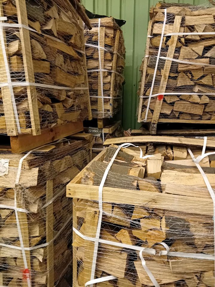 Esche Kaminholz 25-27cm und 30-33cm Brennholz kaufen Feuerholz Ofenholz in Kerken