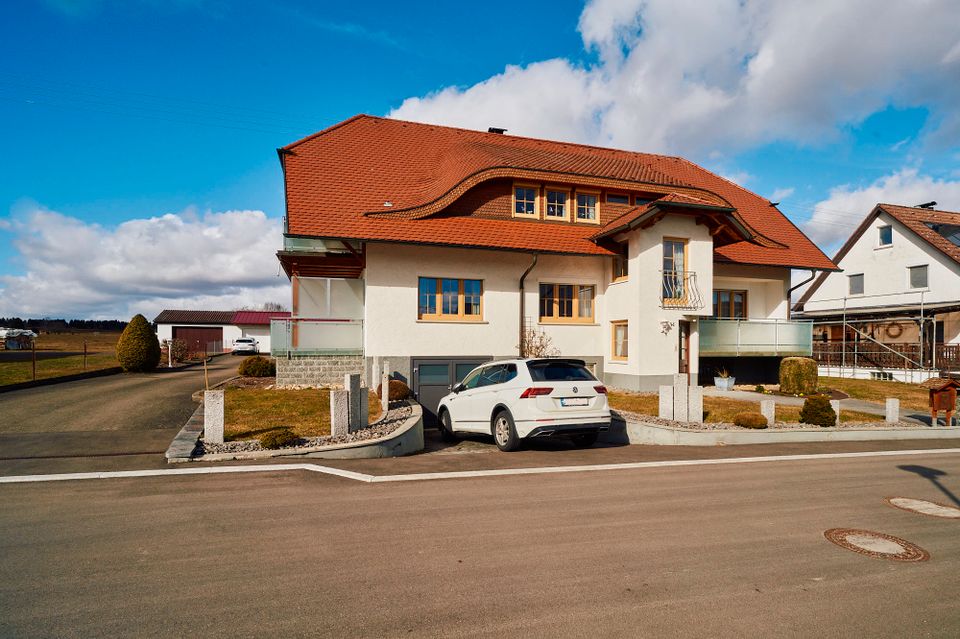 Wellendingen: Viel Platz für die ganze Familie - Top-gepflegtes Zweifamilienhaus in Wellendingen