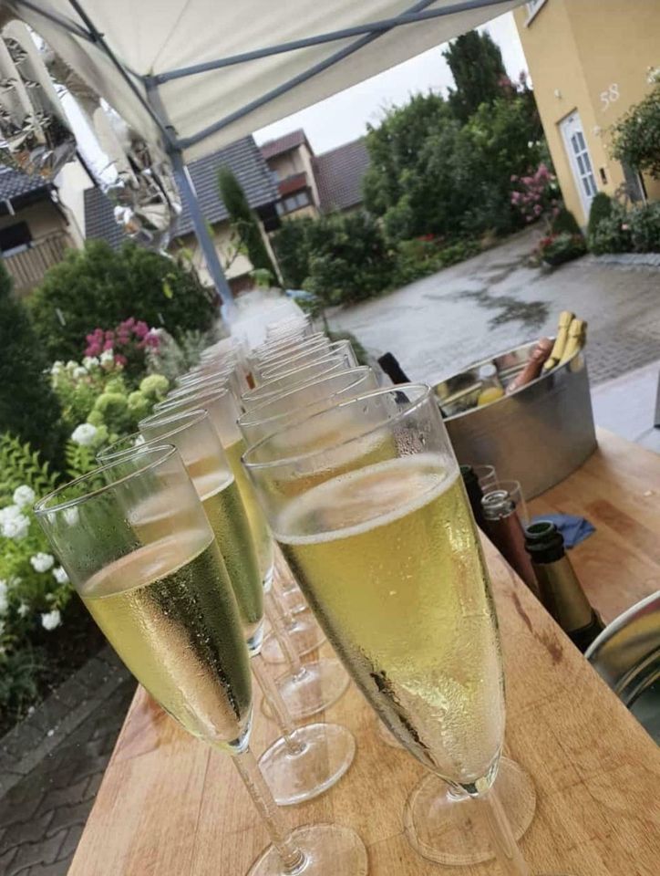 Sektglas Teller Besteck Wasserglas Caipiglas Geschirr mieten in Schutterwald