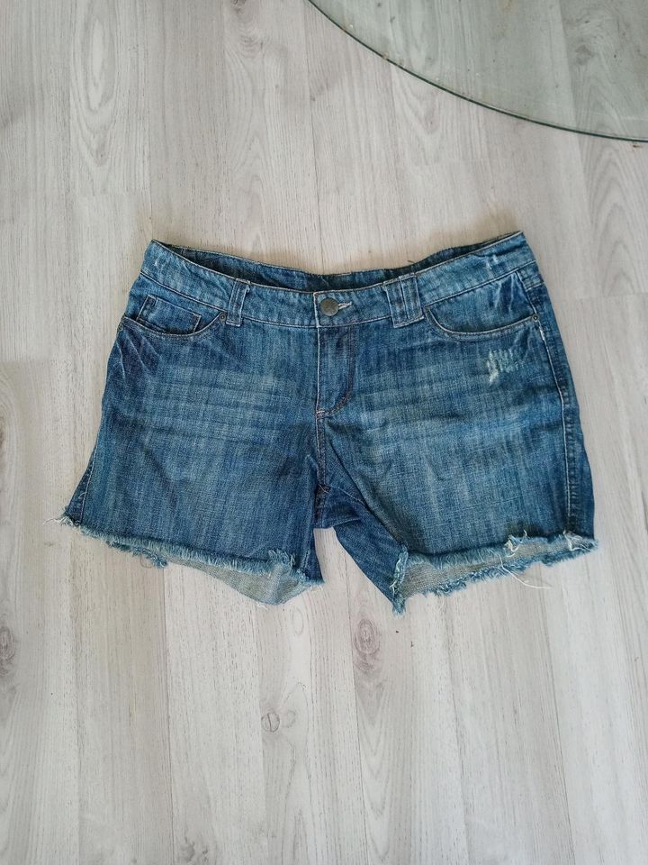 Jeans Shorts Gr 40 in Bietigheim