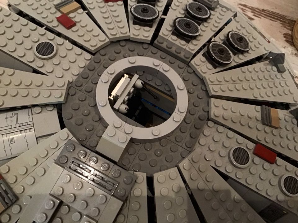 LEGO Star Wars Millenium Falcon - 7965 in Mühlingen