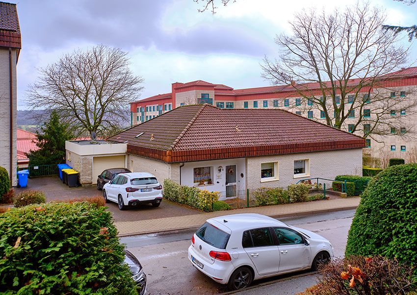 Gepflegtes Einfamilienhaus Walmdach-Bungalow am Stadtrand in Bad Driburg