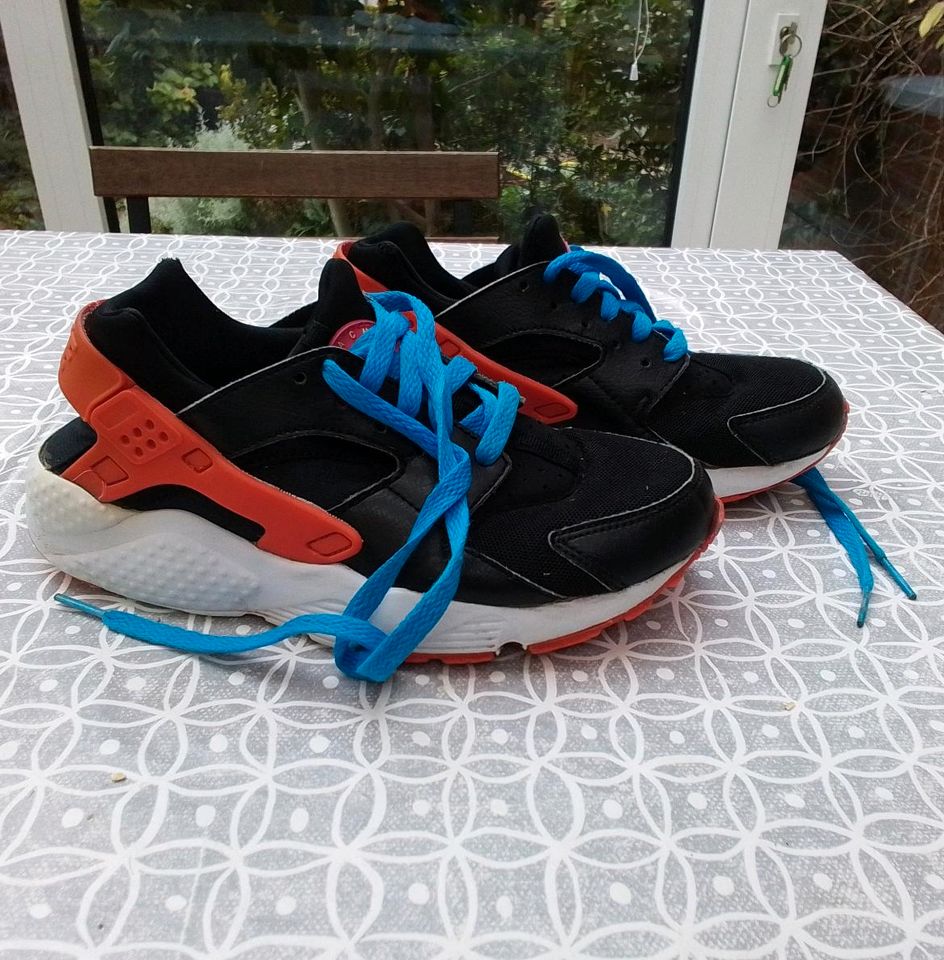 Nike Huarache Sneaker Turnschuhe Größe 36,5 in Hamburg