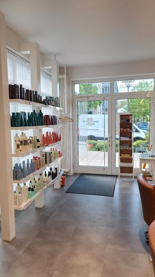 Exklusiver AVEDA Salon bietet FRISEURSTUHLMIETE! in Haar