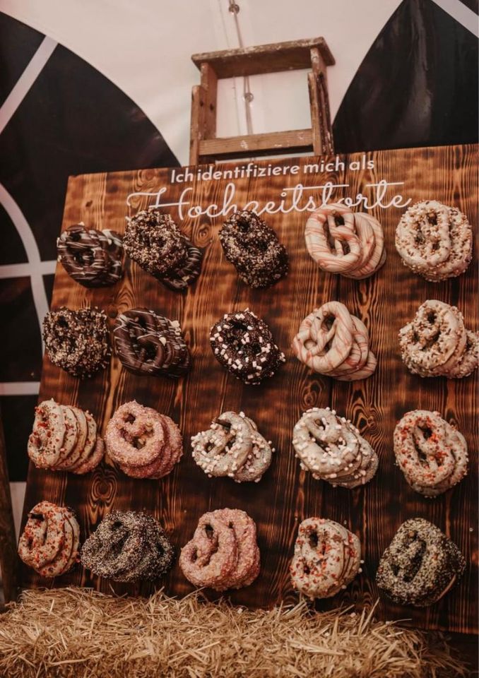 Brezel-/ Donuthalter in Dissen am Teutoburger Wald