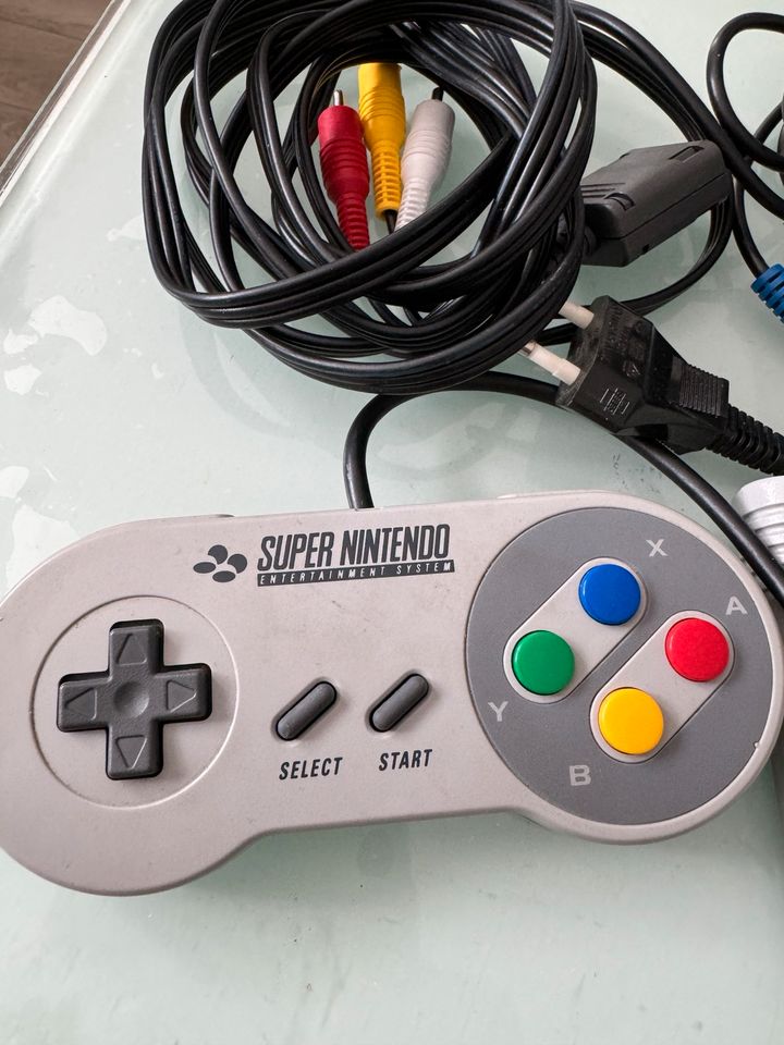 Super Nintendo Entertainment System + 1 Spiele + 1 Controller in Marburg
