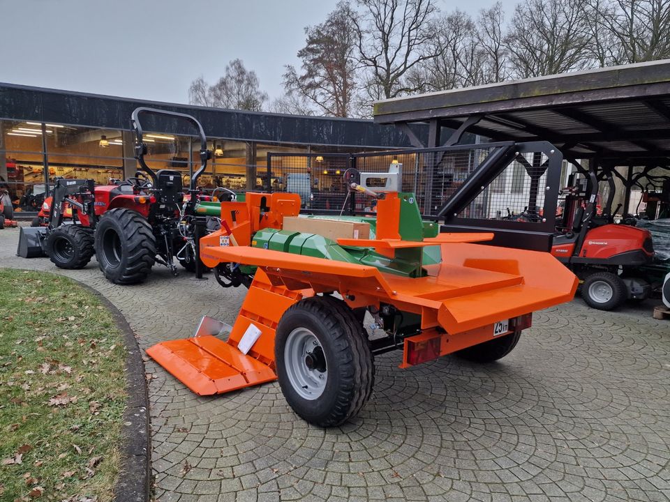 Posch Splitmaster 30 auf Längsfahrwerk Holzspalter in Barntrup