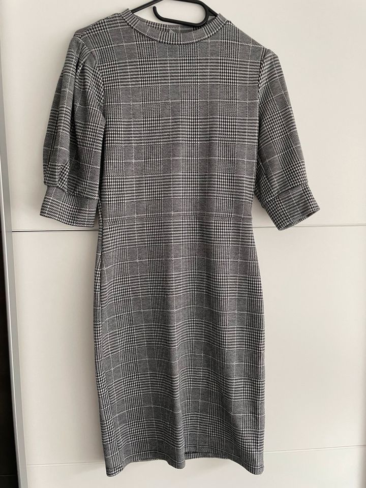 Kurzes Kleid H&M in Erkrath