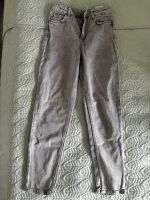 Jeans Hose Mädchen grau H&M Gr. 140 Nordrhein-Westfalen - Gelsenkirchen Vorschau