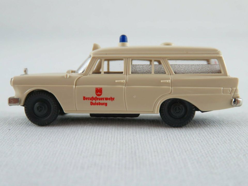 Brekina Mercedes-Benz 190 KTW "Berufsfeuerwehr Duisburg" 1:87/H0 in Bad Abbach