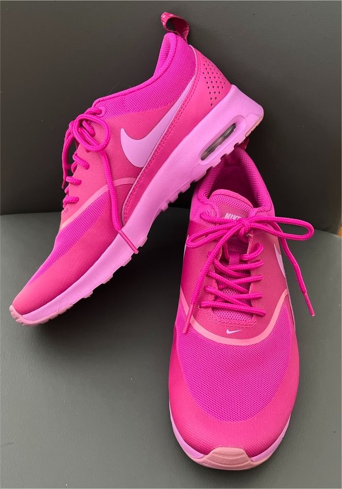 Nike sneaker pink Mädchen Damen Schuhe gr 38.5 neu Air Max Thea in Neukirchen